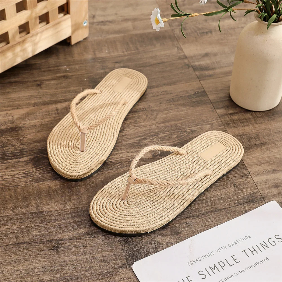 Thin Straps sandals in a plain surface