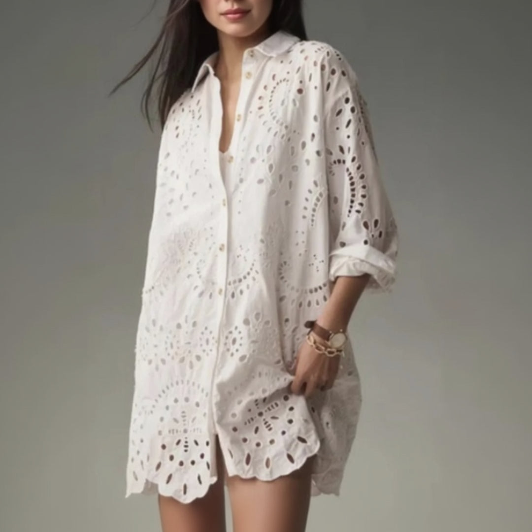 Elegant hook flower blouse for women, feminine floral detail top with romantic design, chic semi-formal fashion blouse