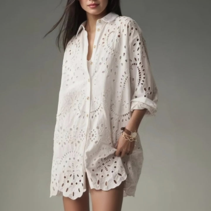 Elegant hook flower blouse for women, feminine floral detail top with romantic design, chic semi-formal fashion blouse