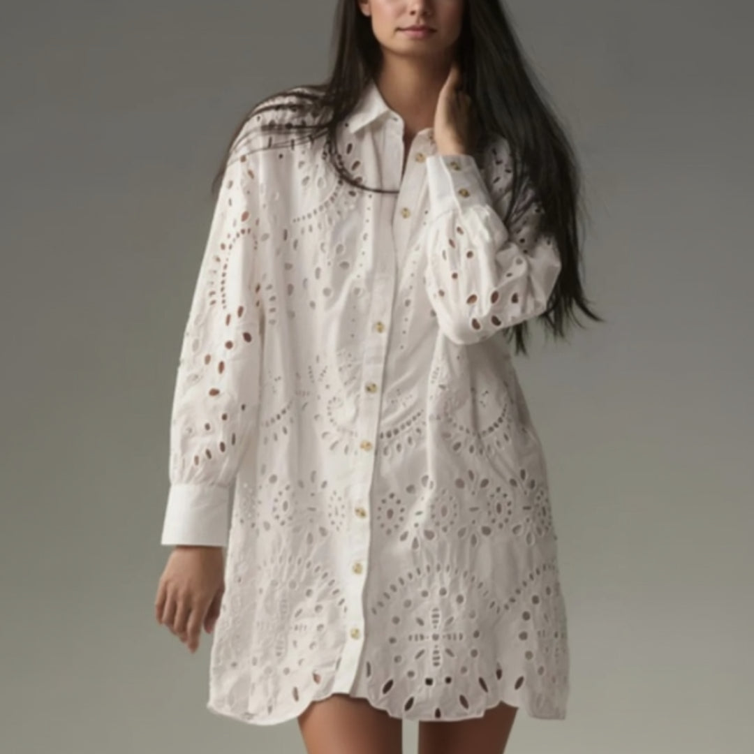 Elegant hook flower blouse for women, feminine floral detail top with romantic design, chic semi-formal fashion blouse