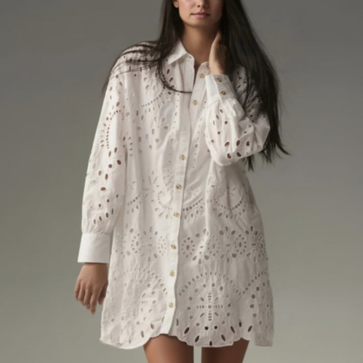 Elegant hook flower blouse for women, feminine floral detail top with romantic design, chic semi-formal fashion blouse