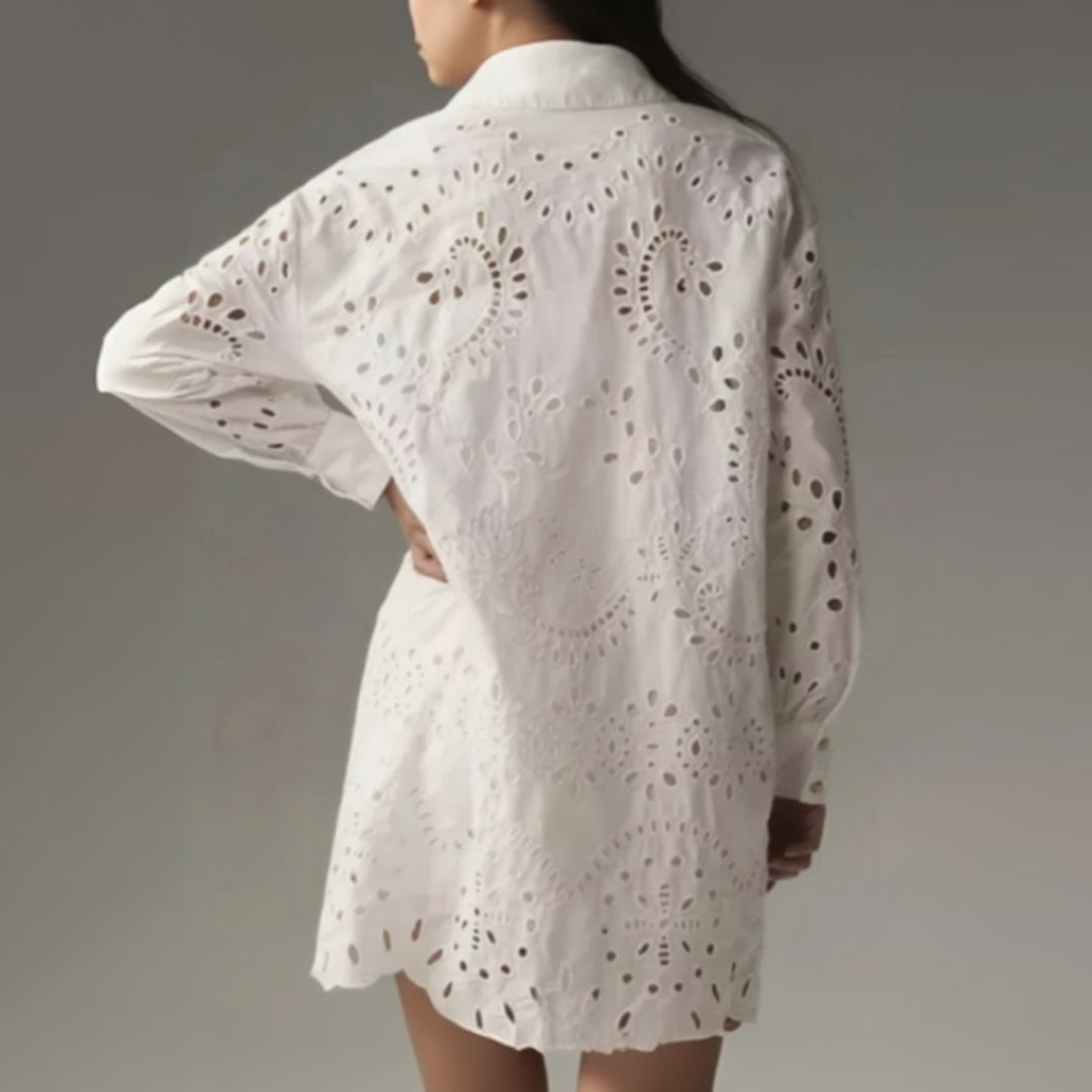 Elegant hook flower blouse for women, feminine floral detail top with romantic design, chic semi-formal fashion blouse